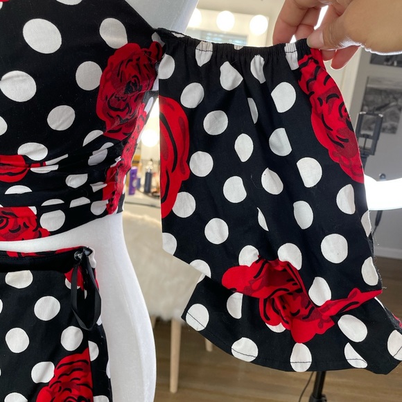 Two piece floral outfit. Crop top and short. - Picture 2 of 6